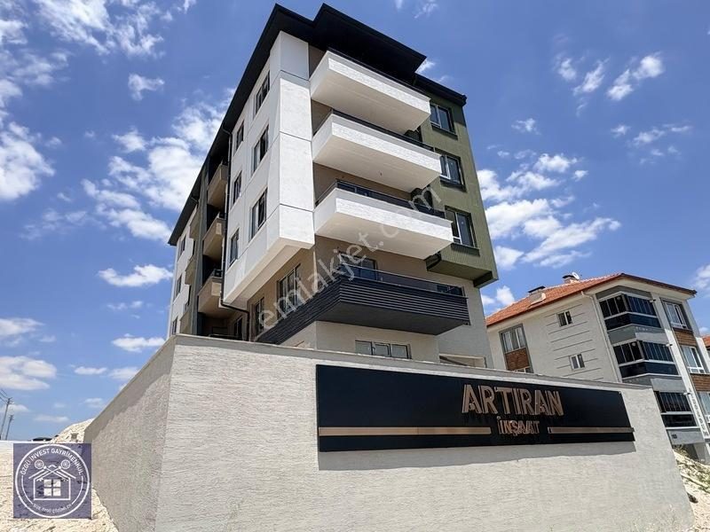 Özgü Gayrimenkul'den Zafertepe'de Cadde Üzeri Lüks 2+1 Daireler