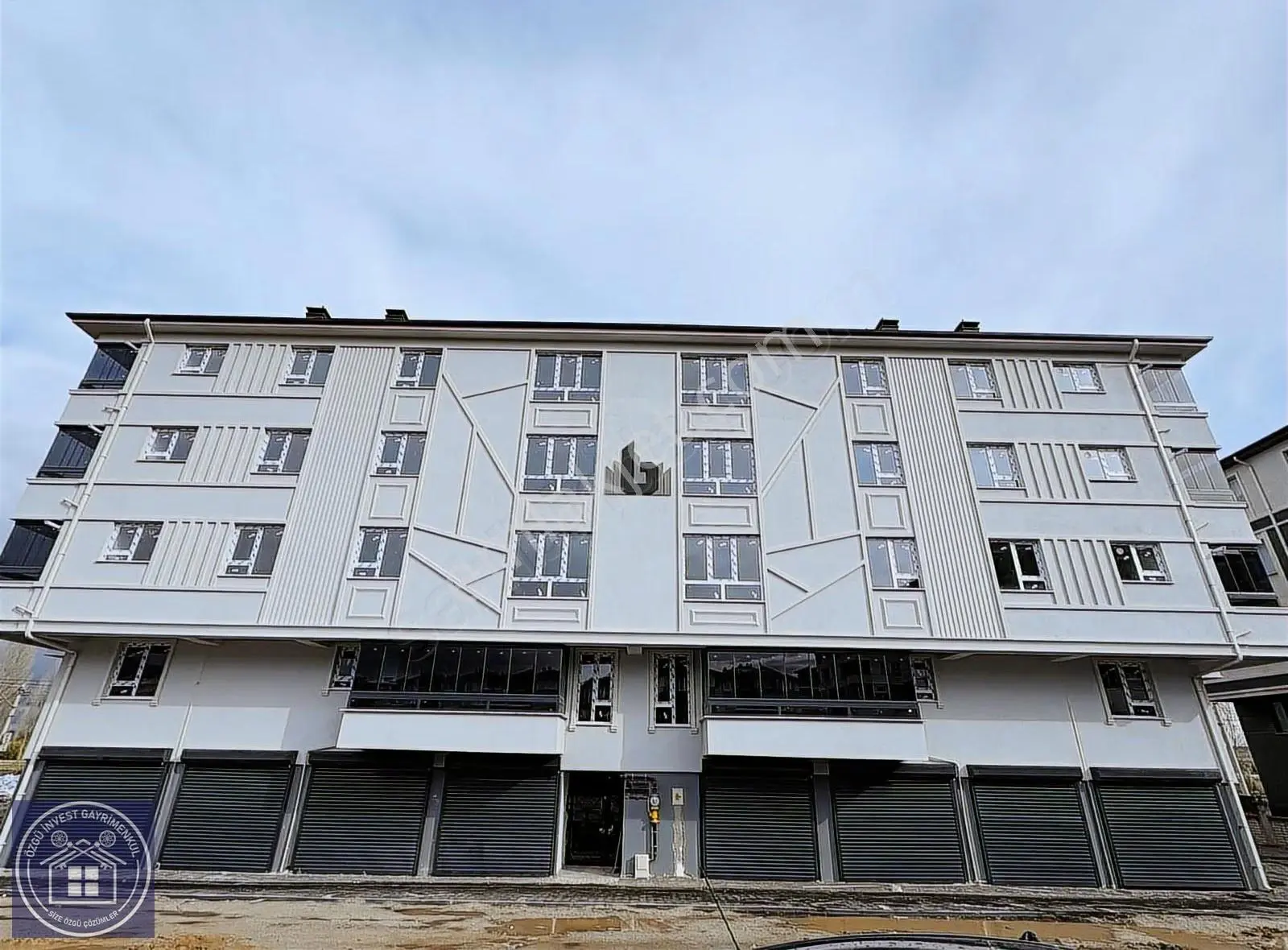 Özgü Gayrimenkul'den Dumlupınar'da Şahsi Garajlı Geniş 2+1 Daire