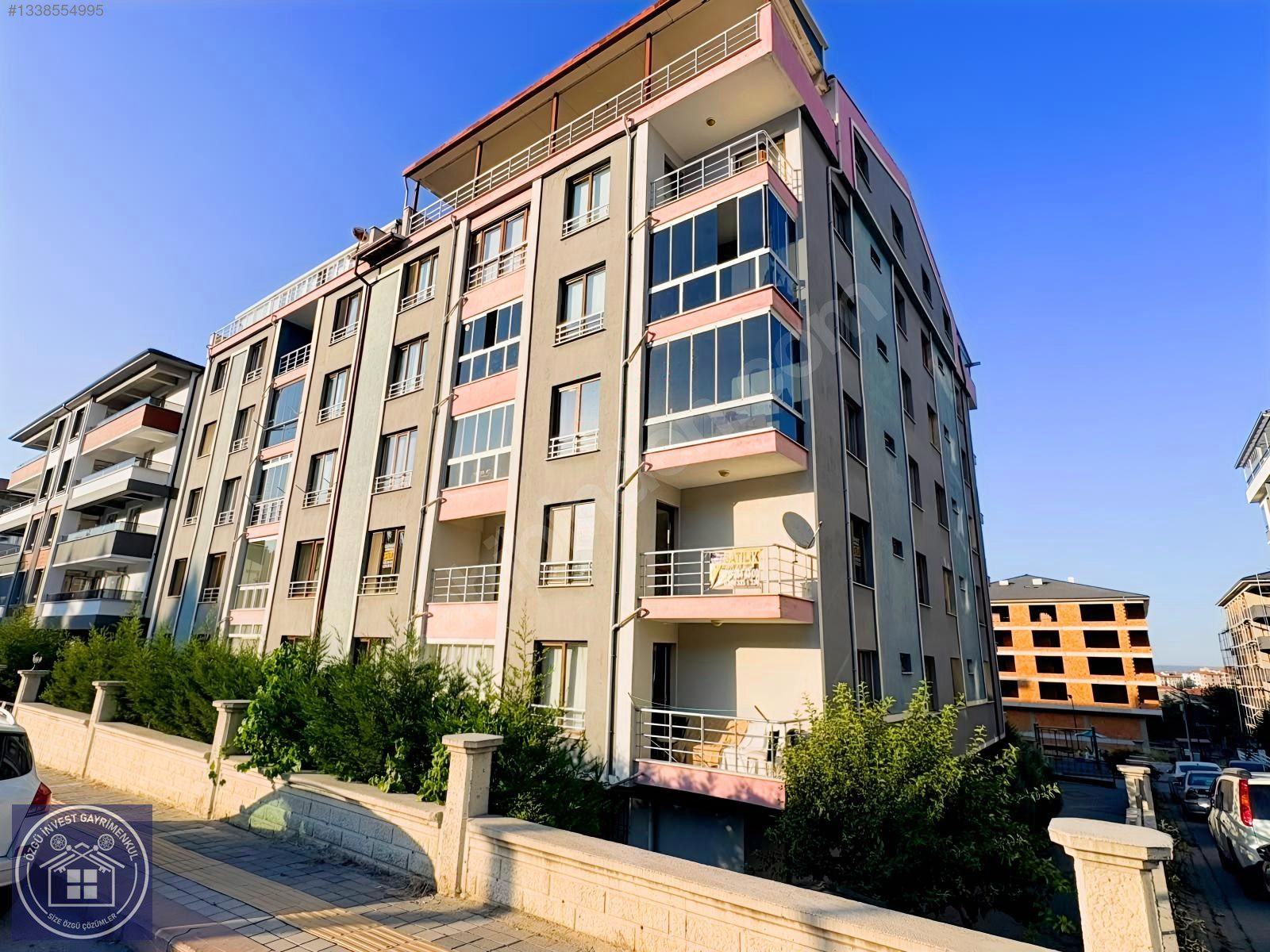 Özgü İnvest'ten 100. Yıl Mah.'de Site İçi Arakat Geniş 3+1 Daire