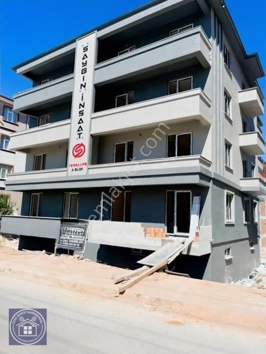 Zafertepe Mah.de Abdülhamit Han Lisesi Karşısı Satılık 2+1
